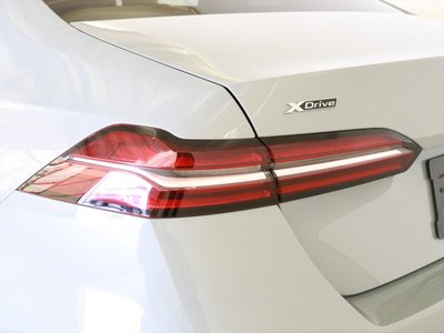 2025 BMW 5 SERIES 照片 9