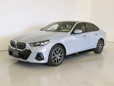 2025 BMW 5 SERIES 照片 1