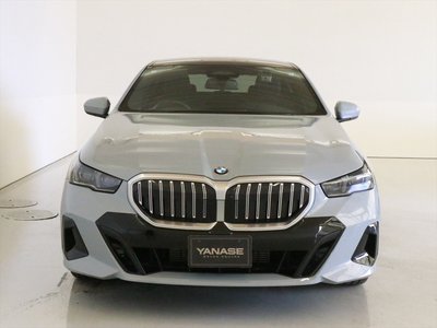 2025 BMW 5 SERIES 照片 2