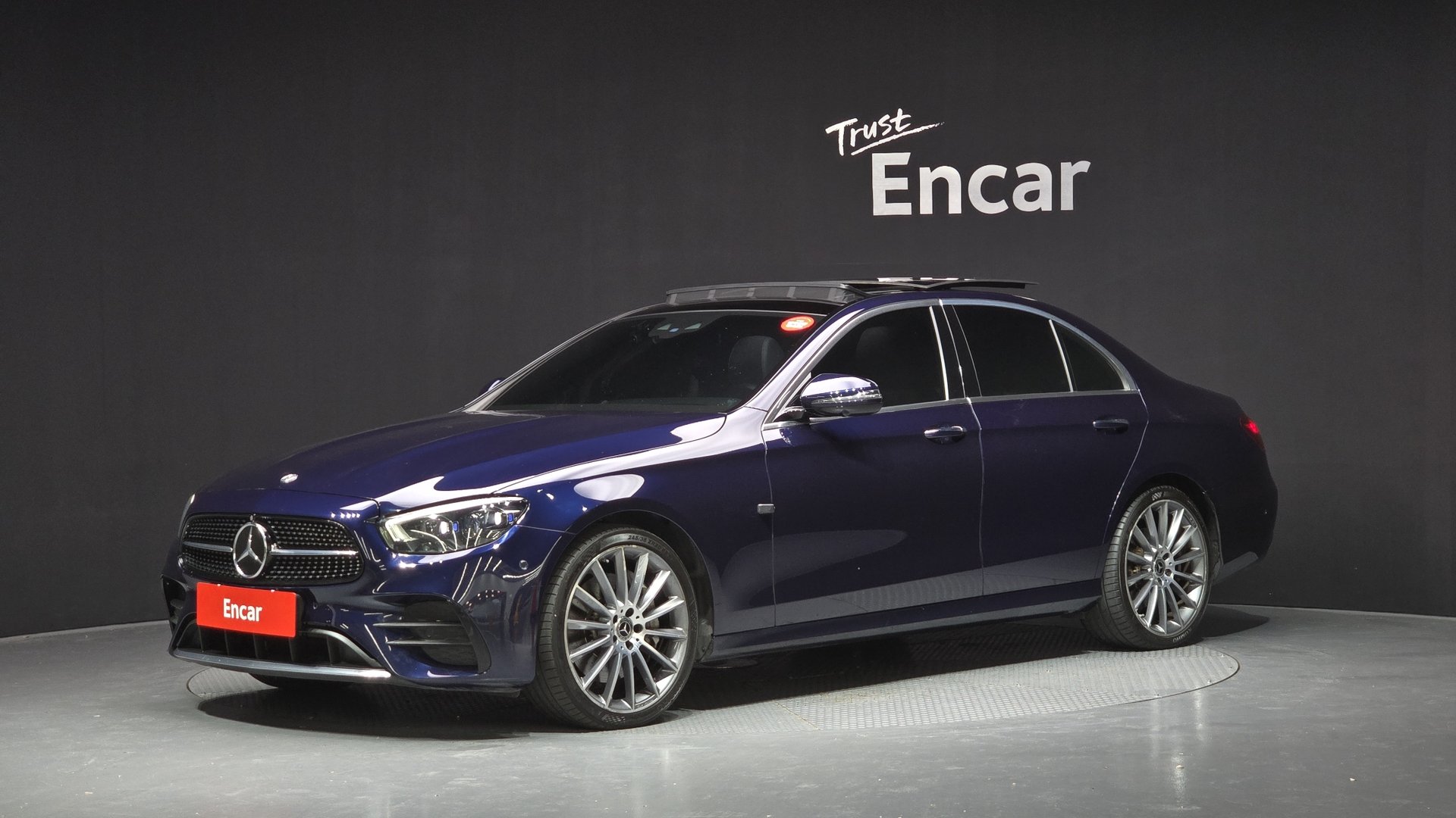 MERCEDES-BENZ E-CLASS - View 1