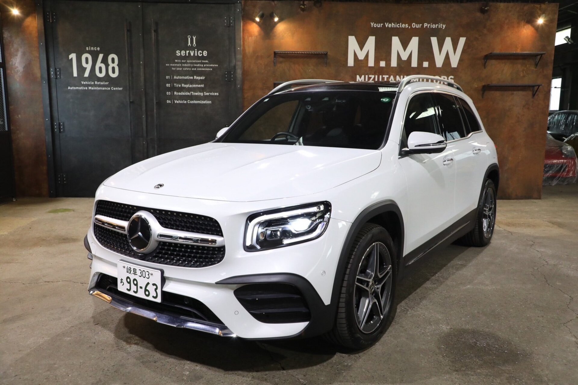MERCEDES-BENZ GLB - View 1