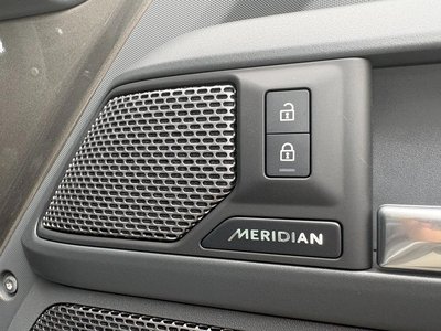 صورة 10 لـ 2023 LAND Rover DEFENDER