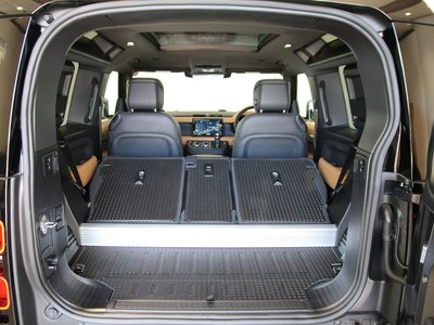 LAND ROVER DEFENDER - 9