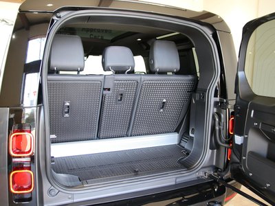 LAND ROVER DEFENDER - 8