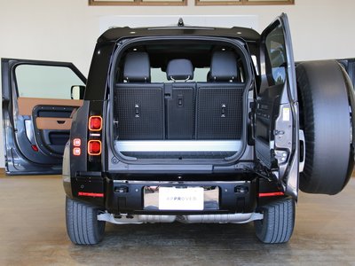 LAND ROVER DEFENDER - 7