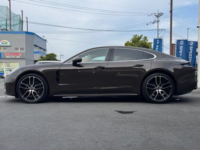 PORSCHE PANAMERA - 4