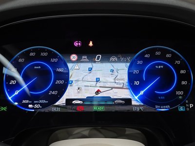 MERCEDES-BENZ EQS - 8