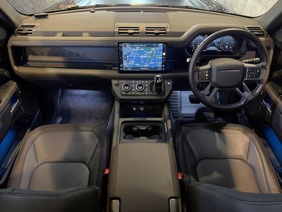 LAND ROVER DEFENDER - 10