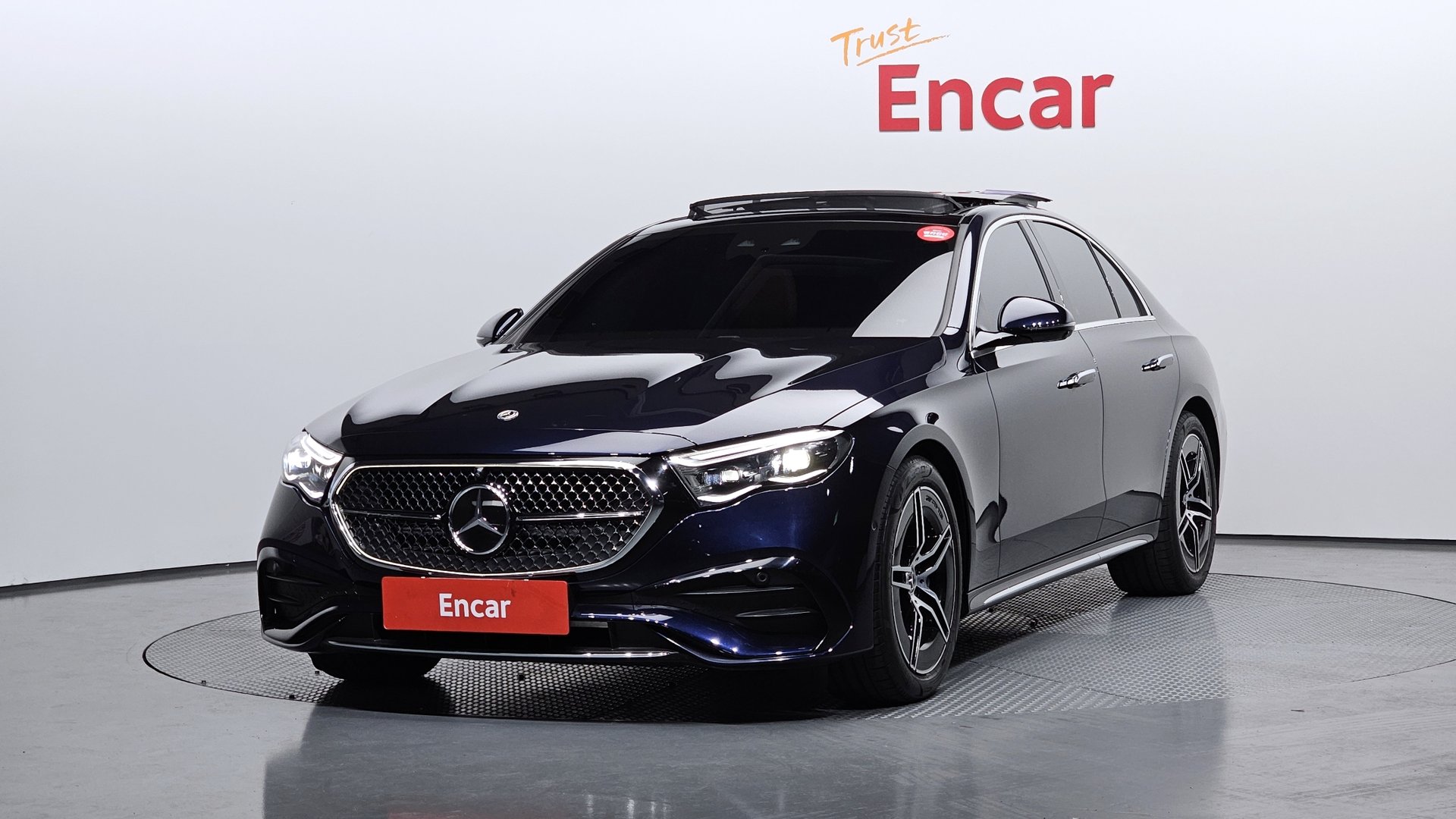 MERCEDES-BENZ E-CLASS - View 1