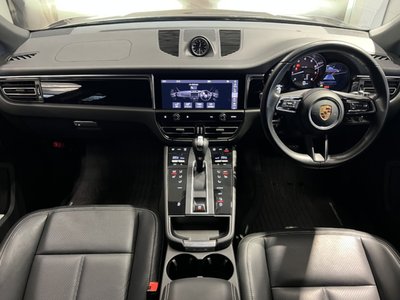 PORSCHE MACAN - 10