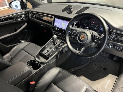 PORSCHE MACAN - 8