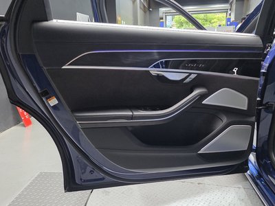 2021 AUDI A8 — миниатюра 15