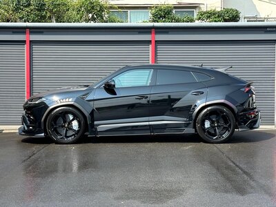 LAMBORGHINI URUS - 6