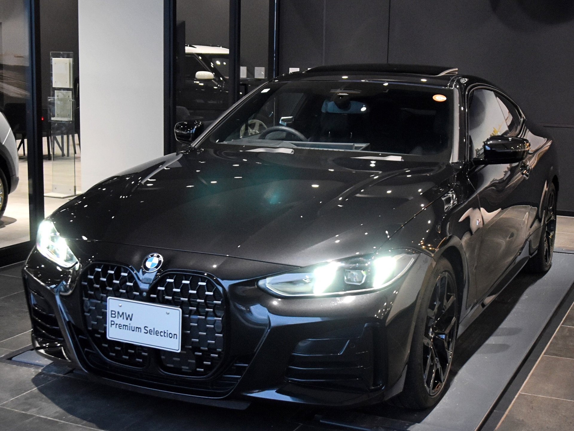 BMW 4 SERIES COUPE - View 1