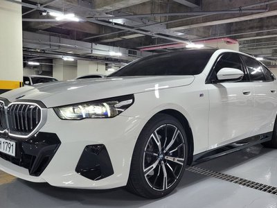 BMW 5 SERIES - 1