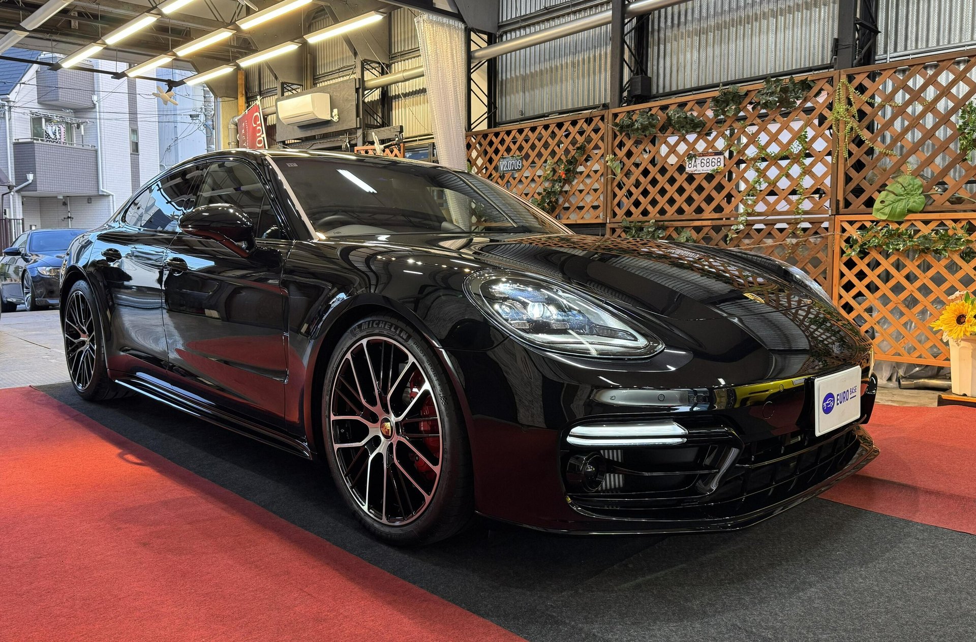 PORSCHE PANAMERA - View 1