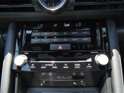 2025 Lexus IS — миниатюра 11