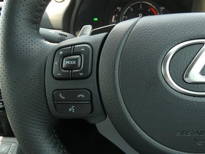 2025 Lexus IS — миниатюра 18
