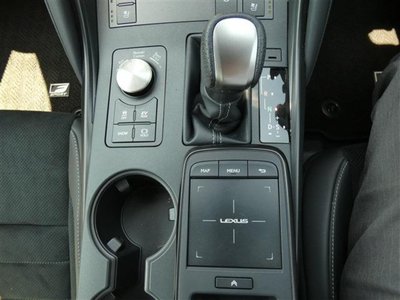 2025 Lexus IS — миниатюра 14