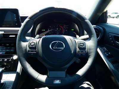 2025 Lexus IS — фото 3