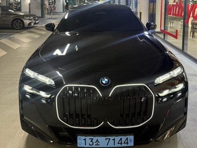 BMW I7 - 1