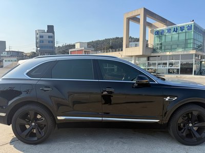 BENTLEY BENTAYGA - 10