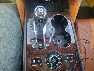 BENTLEY BENTAYGA - 8