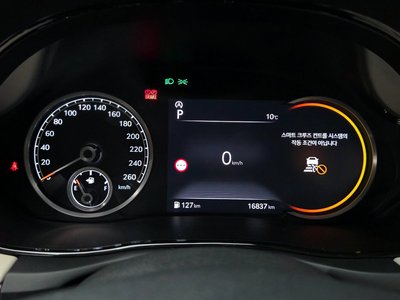 صورة 8 لـ 2023 Genesis GV70