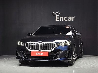 2025 BMW 5 SERIES 照片 2