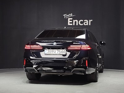 2025 BMW 5 SERIES 照片 4