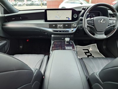 صورة 9 لـ 2023 Lexus LS