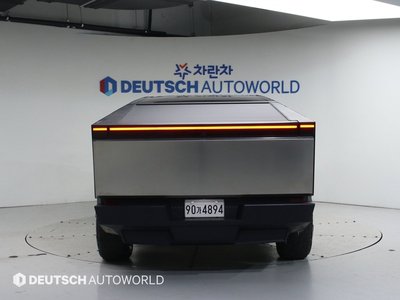 TESLA CYBERTRUCK - 3
