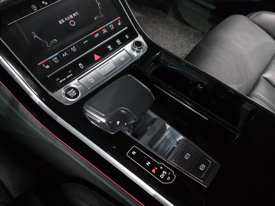 صورة مصغرة 12 لـ 2021 AUDI A8