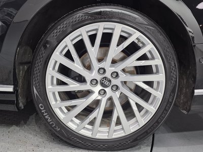 AUDI A8 - 8
