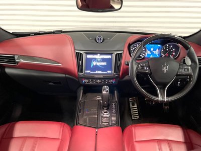 2021 Maserati LEVANTE photo 4