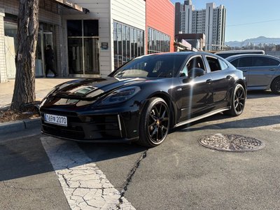 PORSCHE PANAMERA - 1