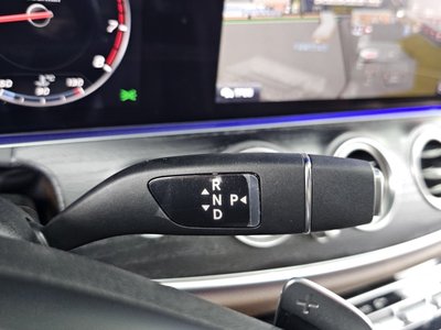 MERCEDES-BENZ E-CLASS - 8