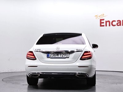 MERCEDES-BENZ E-CLASS - 3