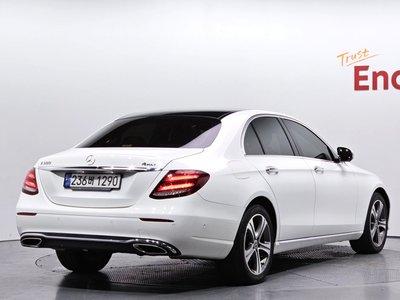 MERCEDES-BENZ E-CLASS - 5