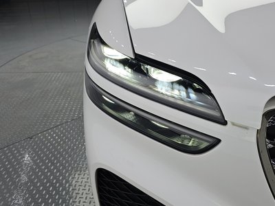صورة 9 لـ 2023 Genesis GV70