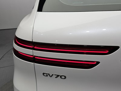 صورة 10 لـ 2023 Genesis GV70