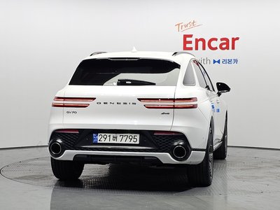 صورة 4 لـ 2023 Genesis GV70