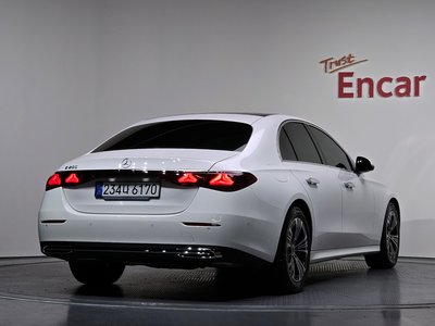 MERCEDES-BENZ E-CLASS - 4