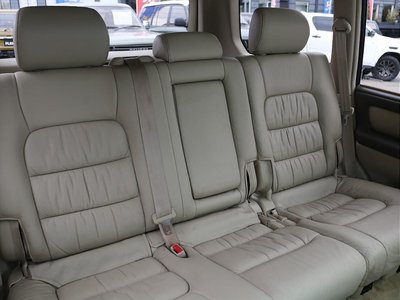 TOYOTA LAND CRUISER 100 - 8