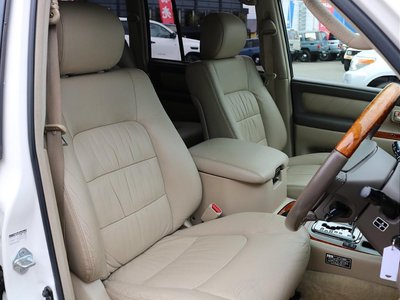 TOYOTA LAND CRUISER 100 - 6