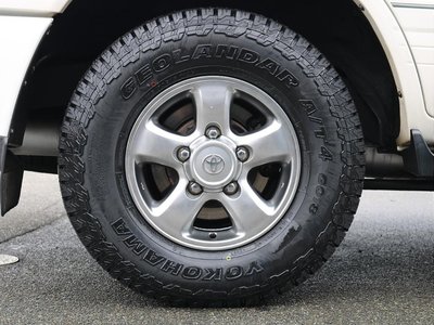 TOYOTA LAND CRUISER 100 - 3