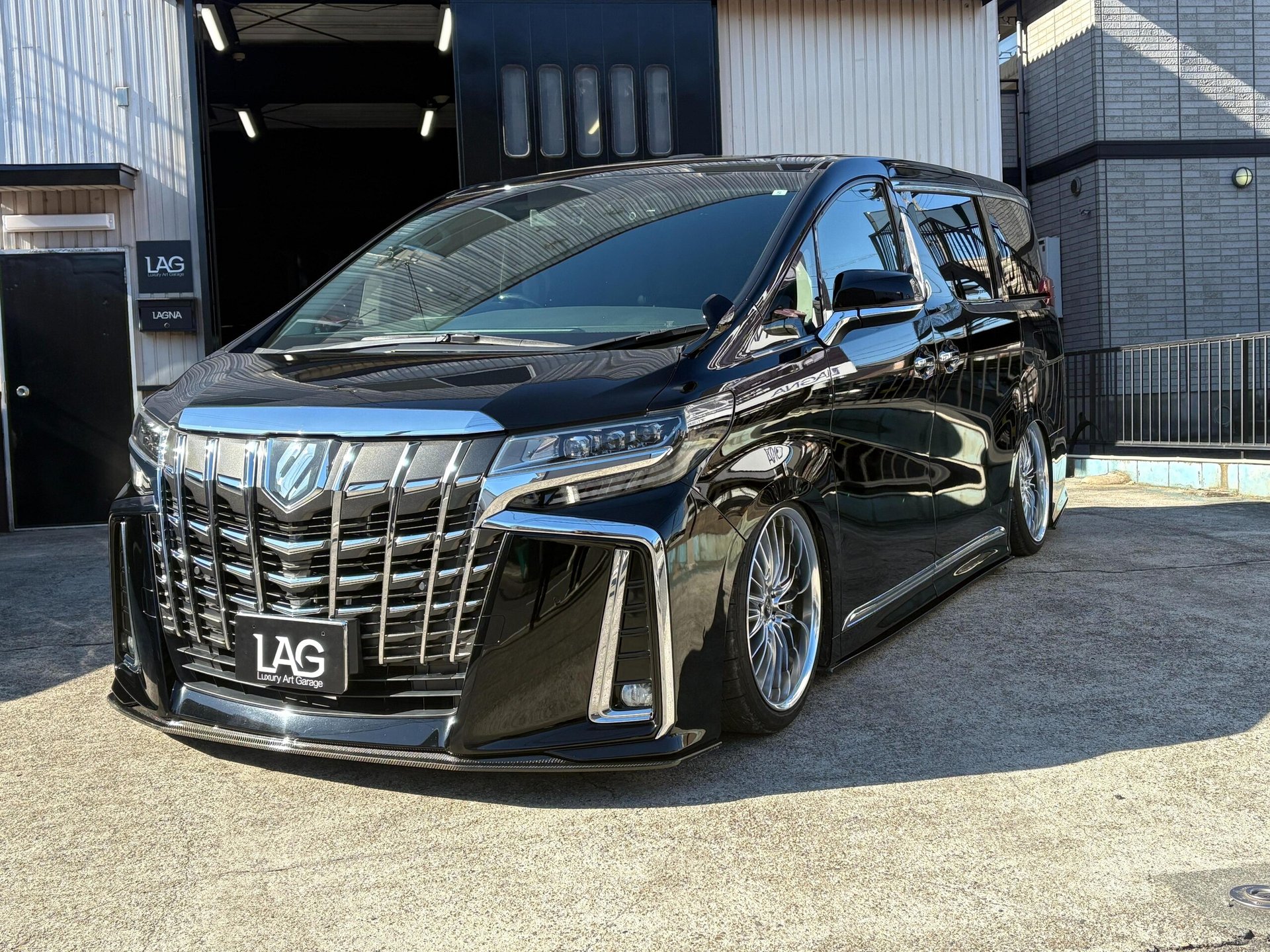 TOYOTA ALPHARD - View 1