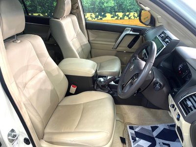 TOYOTA LAND CRUISER PRADO - 8