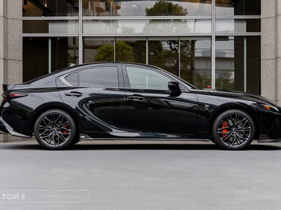LEXUS IS - 9