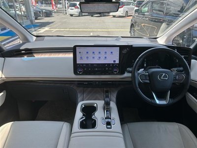 صورة 2 لـ 2024 Lexus LM